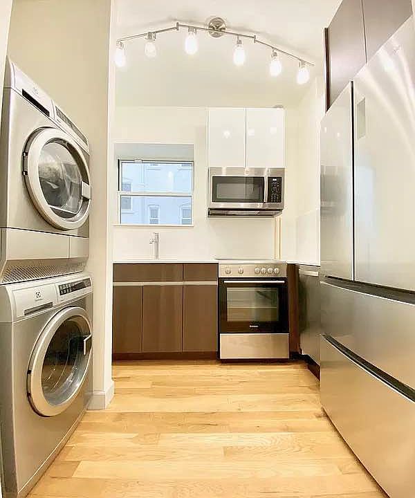 1st image of 68 W 107th St APT 33