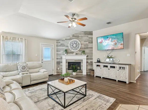 1860 Barton Springs Dr, Little Elm, TX 75068