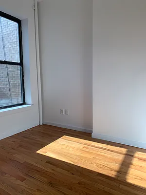 Rented by Chartwell Manhattan Realty | media 14