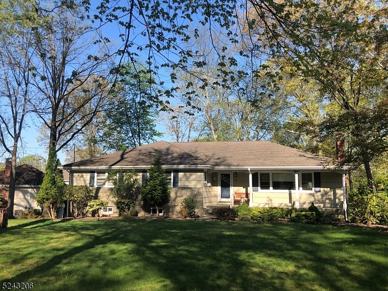 1st image of 8 Stonewall Dr