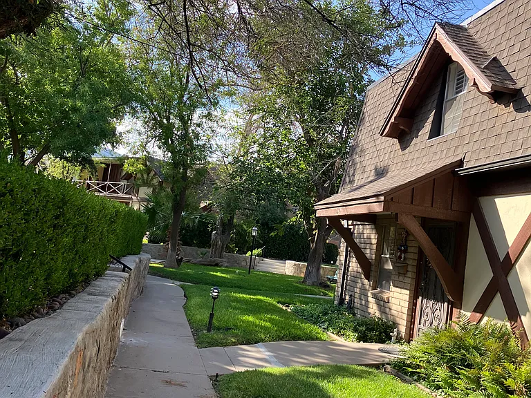500 Thunderbird St — Photo 3