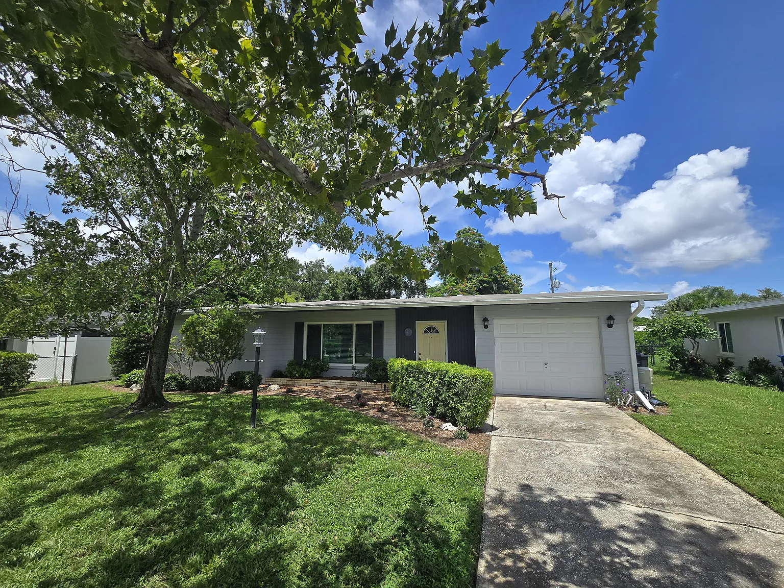2 bed, 1.5 bath, 1394 sqft, $2,500 — Photo 1