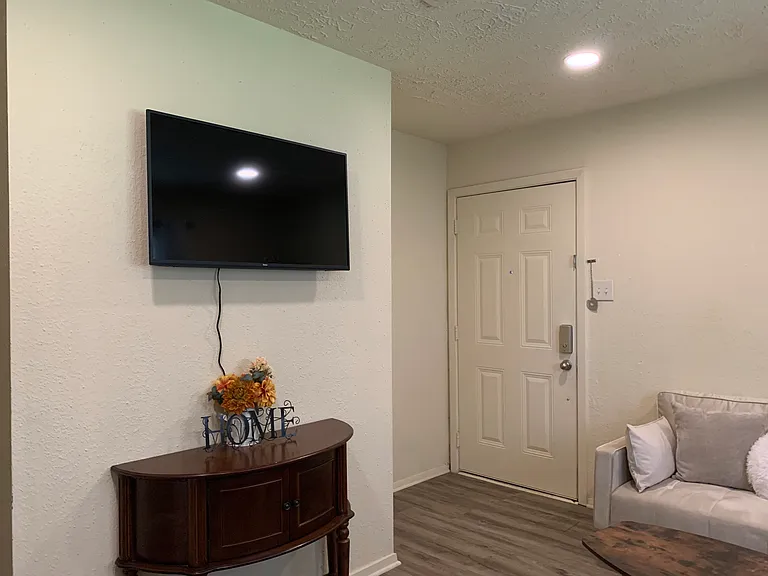 9607 Eday Dr — Photo 3