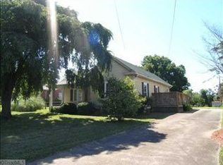 3418 Country Club Rd, Winston Salem, NC 27104