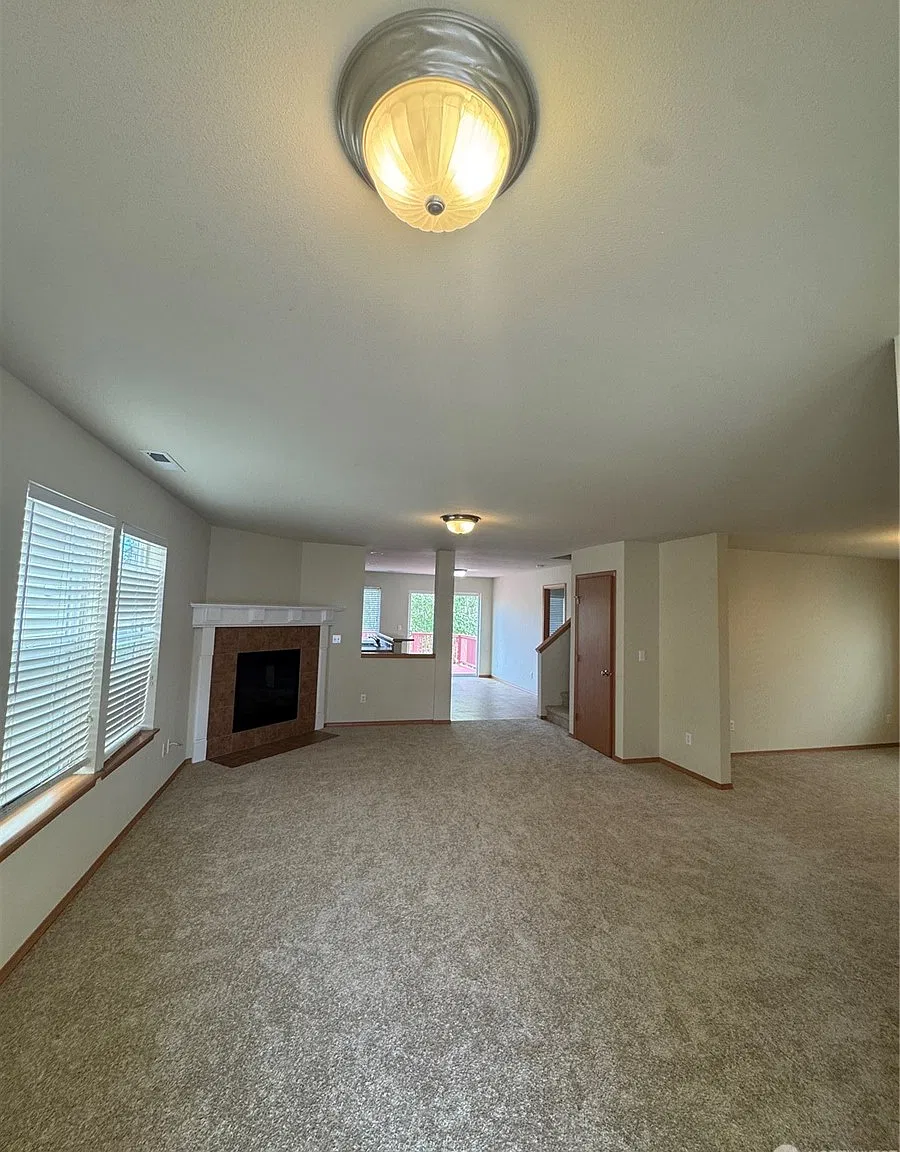 5 bed, 2544 sqft, $4,000 — Photo 4