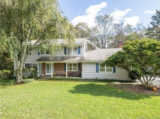 572 Erskine Rd, Stamford, CT 06903