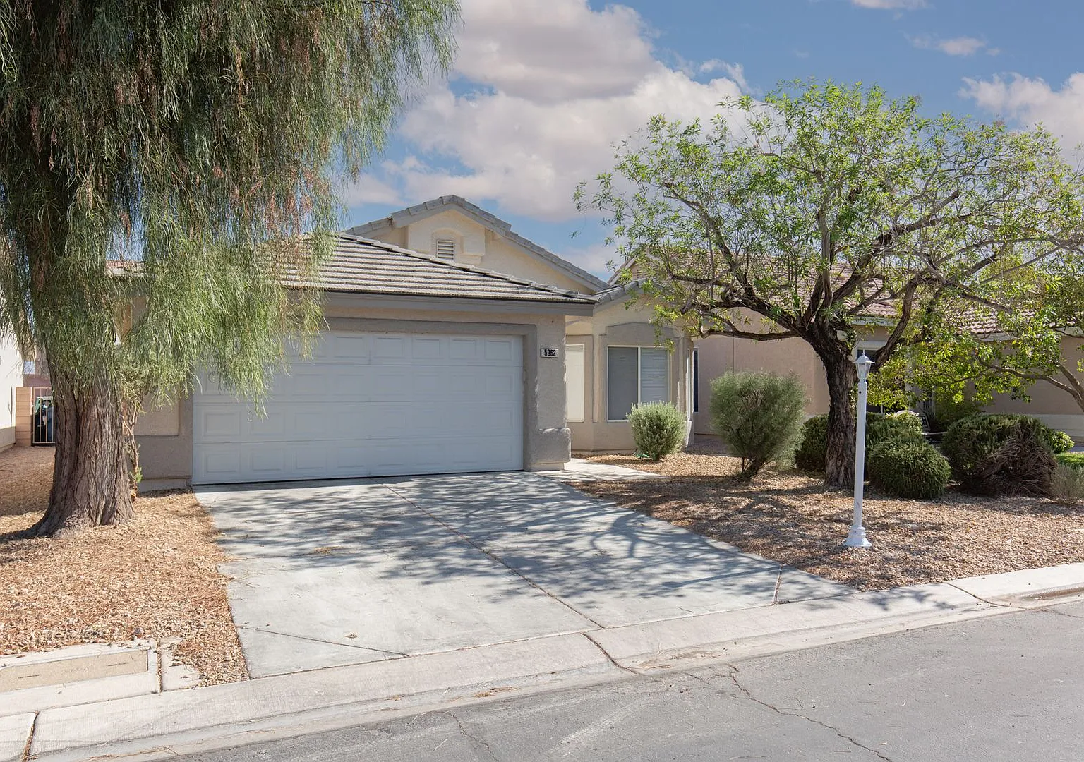 Single story 3 bedroom in gated community near Nellis AFB — Photo 1
