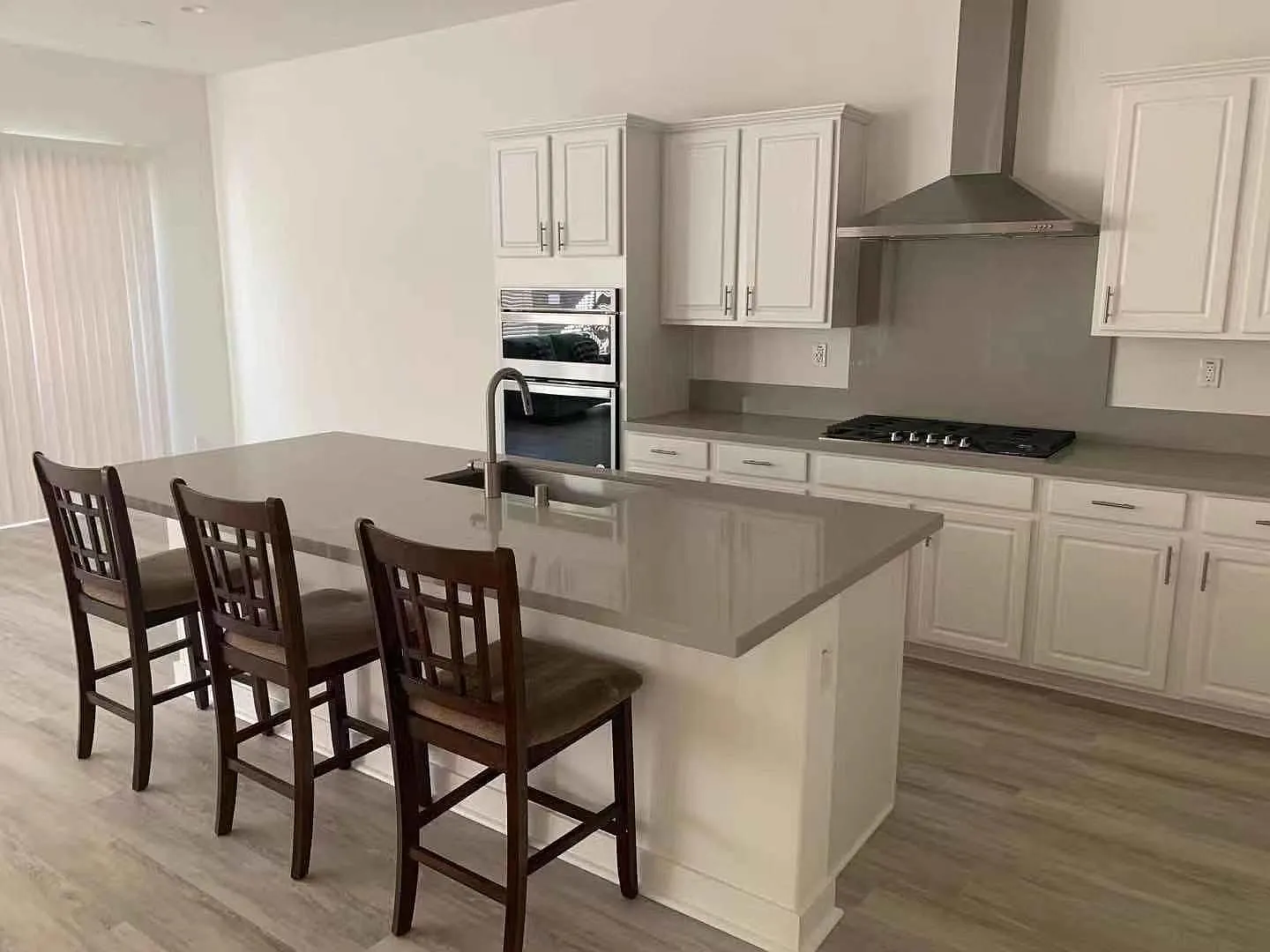 5 bed, 3.5 bath, 2900 sqft, $6,200 — Photo 3