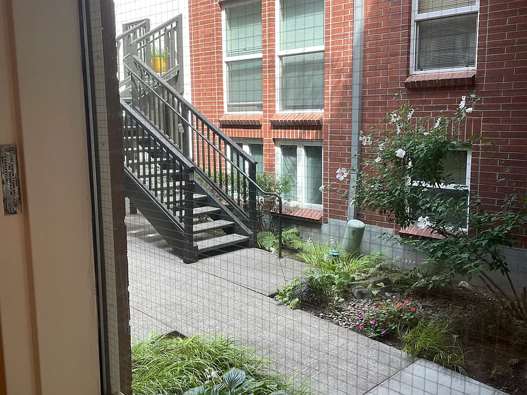 1009 NW Hoyt St #111 — Photo 27