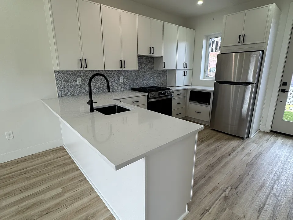 717 W 9th Ave