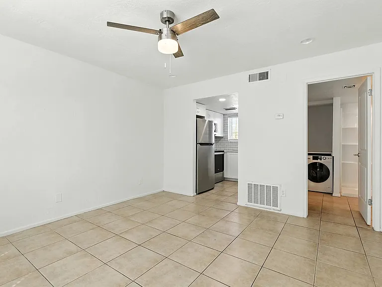1st Ave Apartments — Photo 7