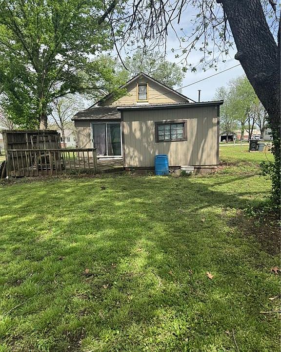 2nd image of 614 W 7th Ave
