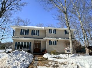 32 Clayton Rd, Hewitt, NJ 07421