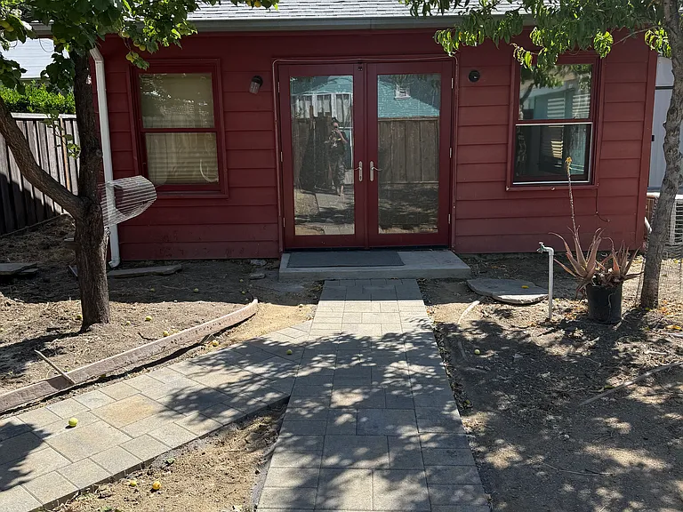 482 N 12th St — Photo 1