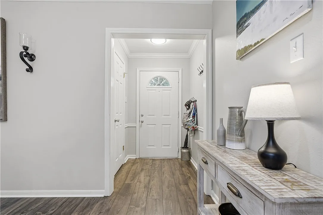 4 bed, 2.5 bath, 1988 sqft, $2,500 — Photo 4