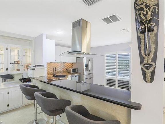 3rd image of 31 Glades Blvd APT 2