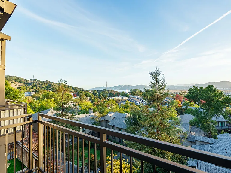 Larkspur Courts — Photo 14