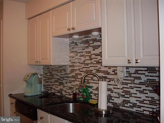 4th image of 5300 Holmes Run Pkwy #Penthouse 19