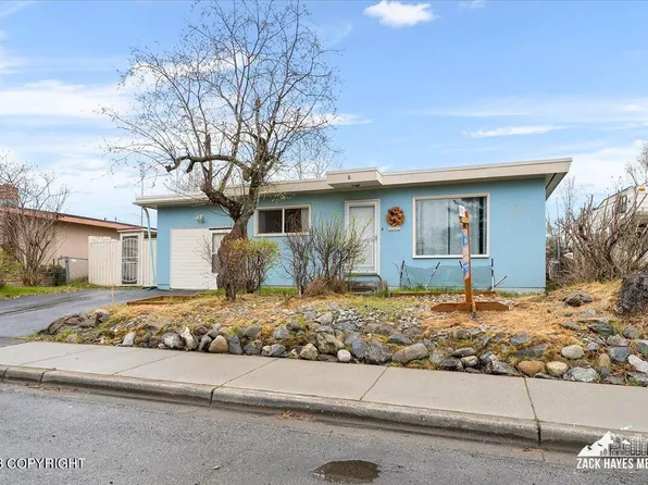 1327 Wintergreen St, Anchorage, AK 99508