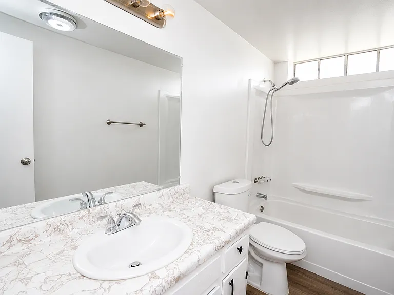 304 E Olive St #23 — Photo 9