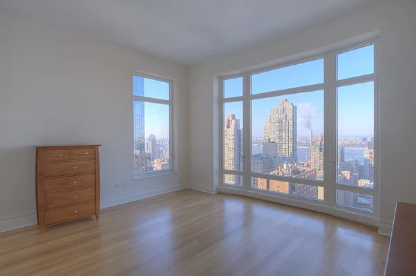 Rented by CORE | media 11