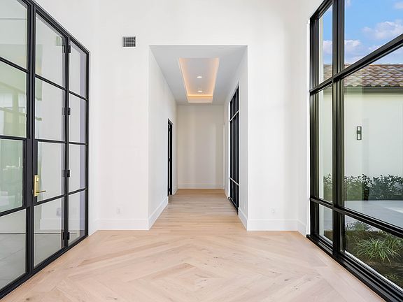 5th image of 5 Davenport Ln