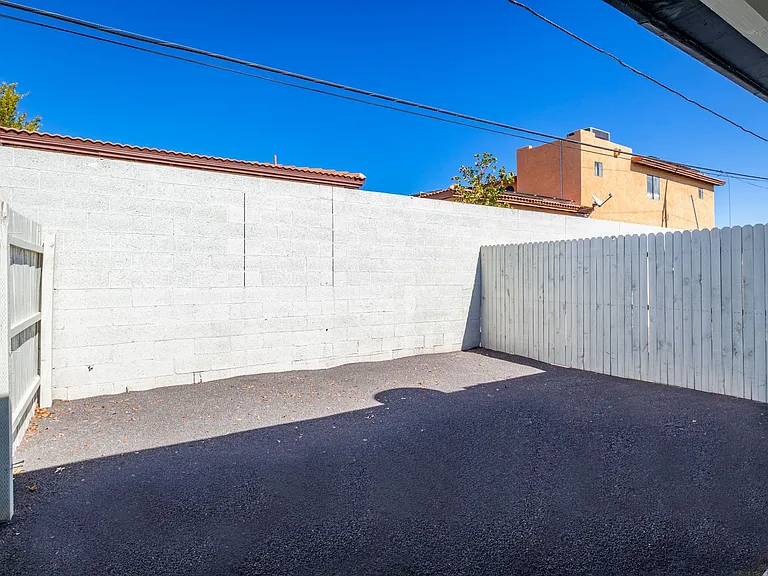 2122 W Augusta Ave #7 — Photo 18