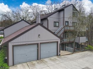 2112 Pinebrook Trl, Cuyahoga Falls, OH