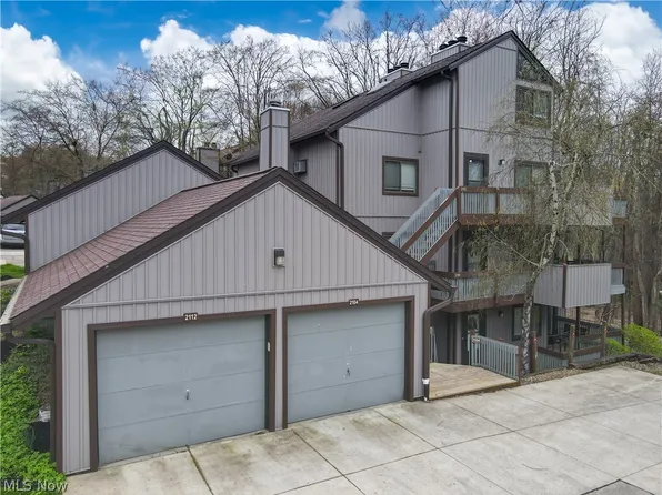 2112 Pinebrook Trl, Cuyahoga Falls, OH 44223