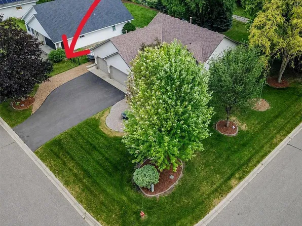 1449 Aretz Ct, Victoria, MN 55386