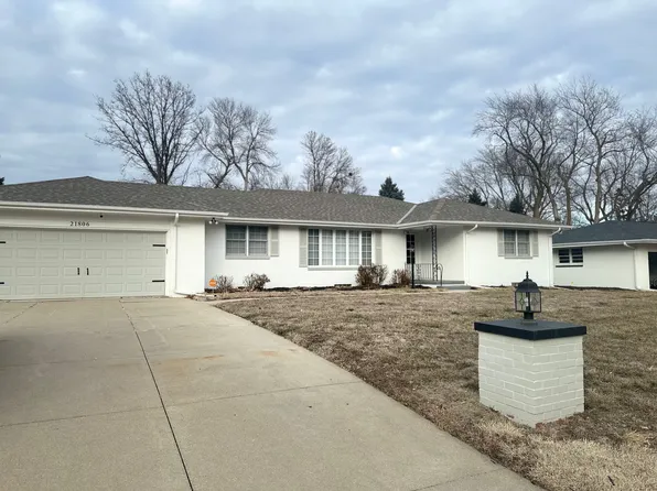 21806 Leavenworth St, Elkhorn, NE 68022