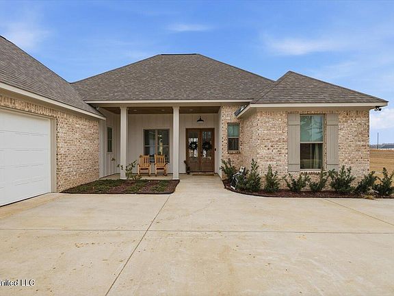 2nd image of 35 Village Cir