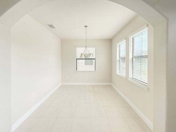 3rd image of 141 Angelas Ave
