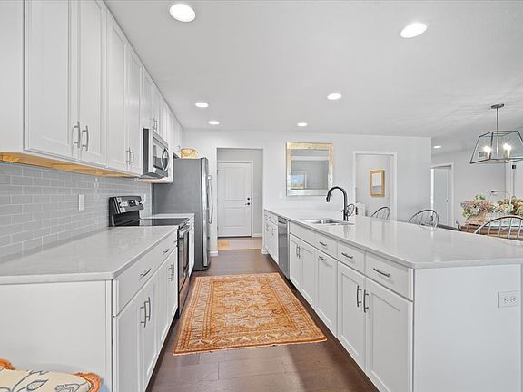4th image of 1406 Monterey Pine Dr