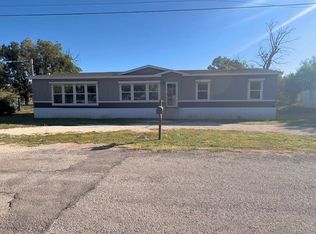 705 W Pierce St, Winters, TX 79567