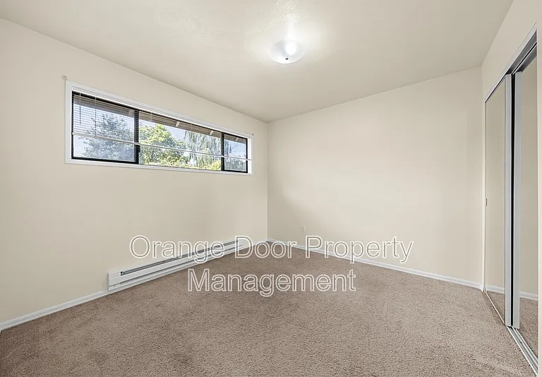 834 S 72nd St — Photo 23