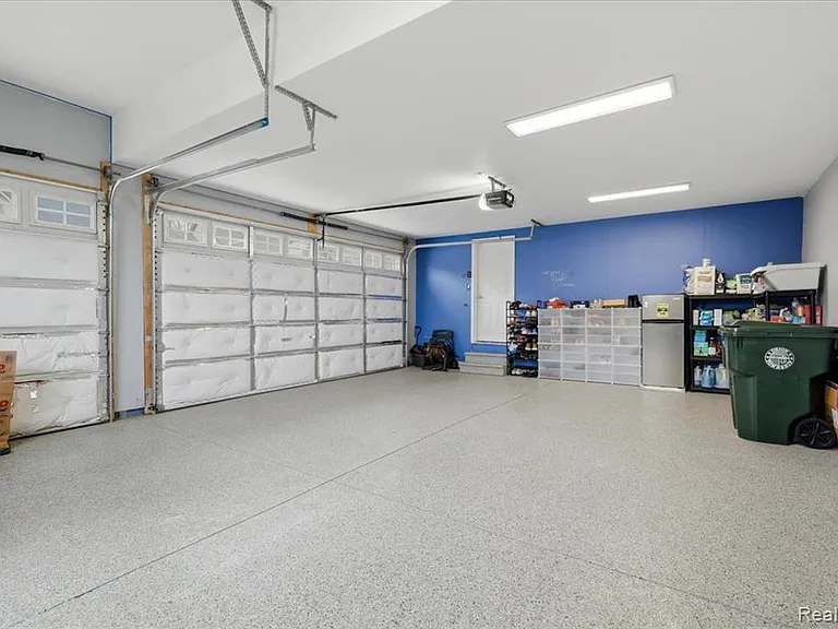 1114 Wales Dr — Photo 35