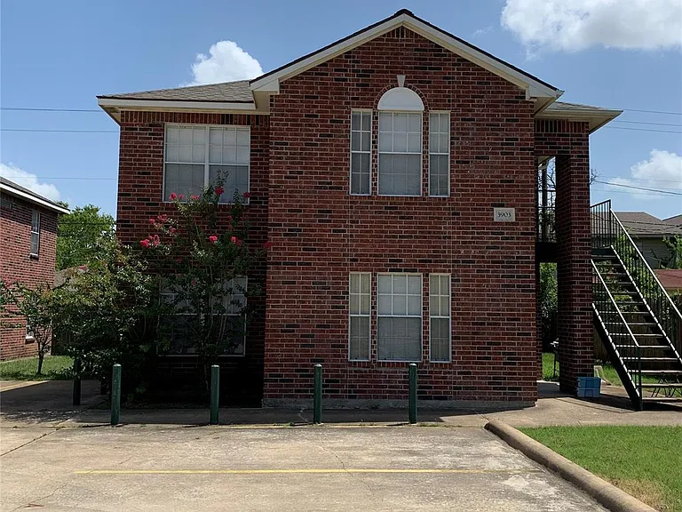 3901 College Main St #B — Photo 5
