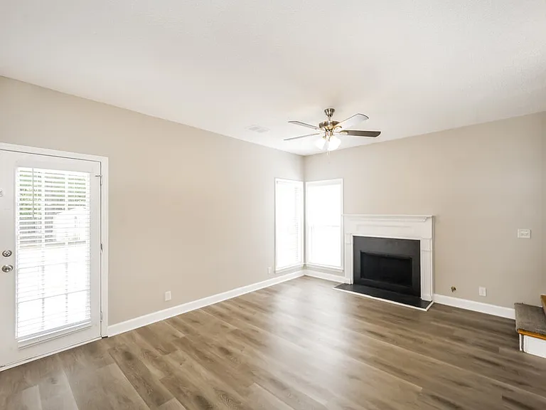 284 Baldwin Ct — Photo 10
