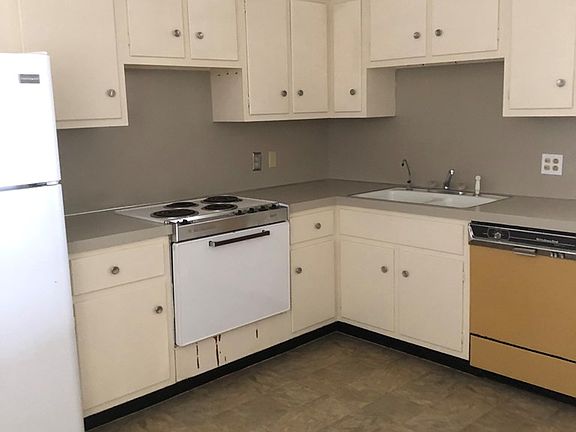 3rd image of 3001 W Ohio Ave APT 18