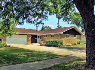 1485 Crestwood Ct, Aurora, IL 60506