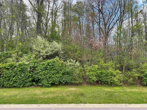 53264 Summer Breeze Dr, South Bend, IN 46637