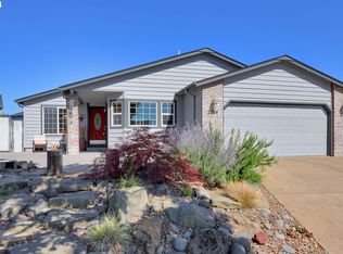 2384 Loch Dr, Springfield, OR 97477