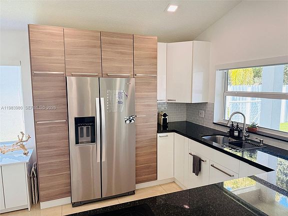 3rd image of 646 Stanton Dr