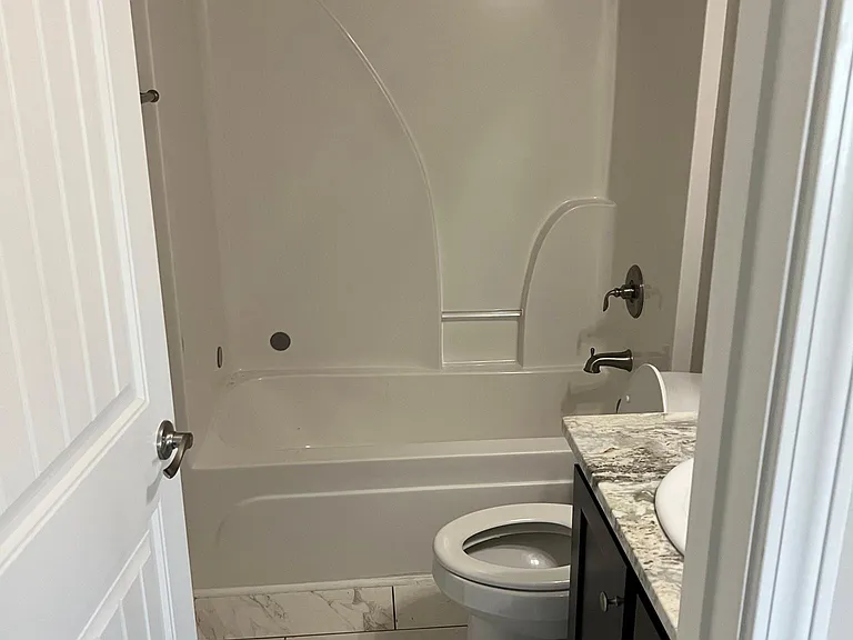 414 Ellington Ave — Photo 9