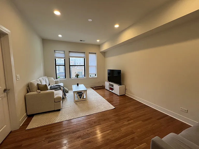 710-16 W Buckingham Pl — Photo 16