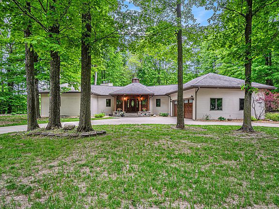 2nd image of 3007 Akins Ln