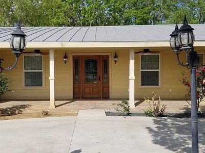 703 Live Oak St, Pleasanton, TX, 78064