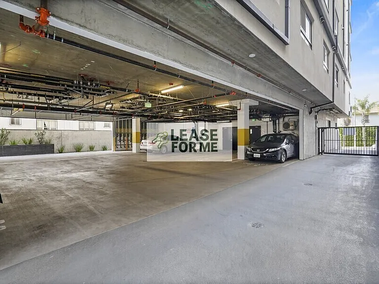 848 S Mariposa Ave #702 — Photo 32