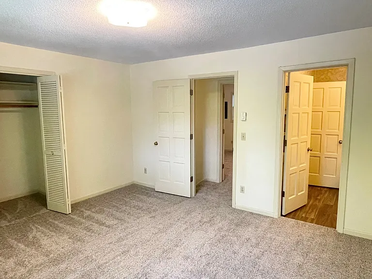 Williamsburg House Apartments — Photo 24